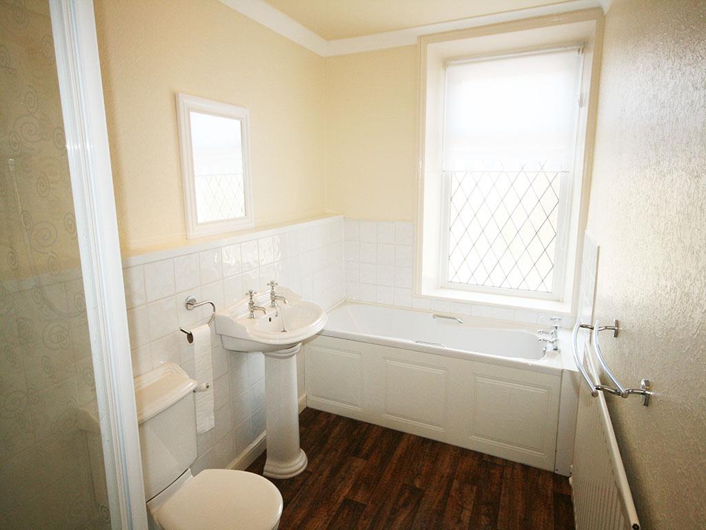 2 bedroom terraced house To Let in Barnoldswick - IMG_1221.jpg